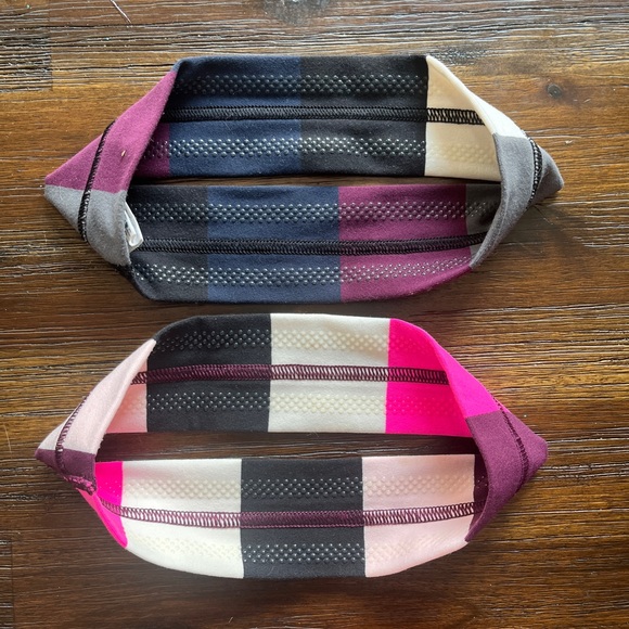 2 lululemon headbands, perfect condition - Picture 2 of 3